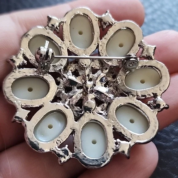 Brooch - Picture 8 of 9